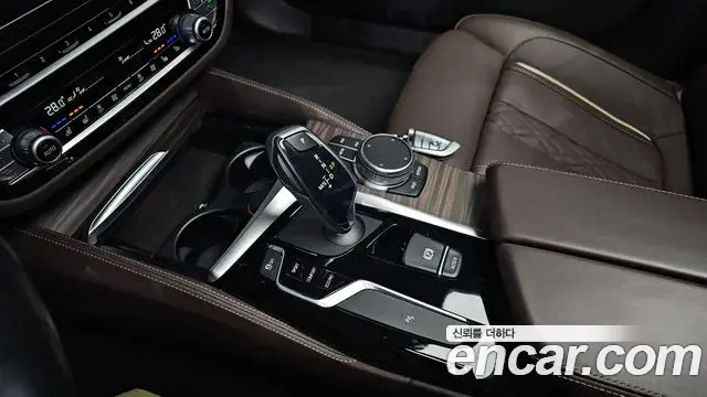 BMW 5 Series 2020 — Şəkil 13/20