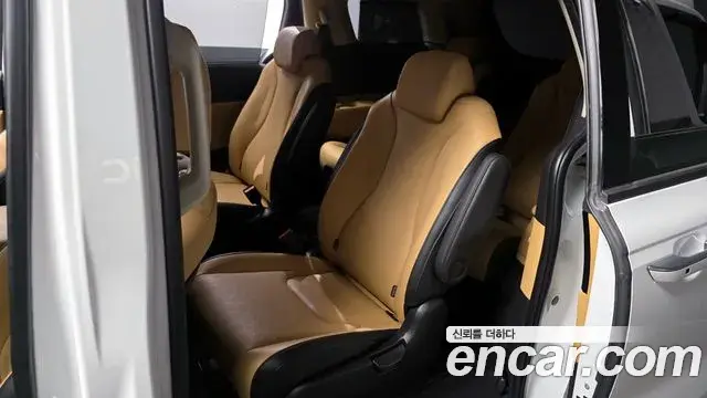 Kia Carnival 2023 — Фото 12/20