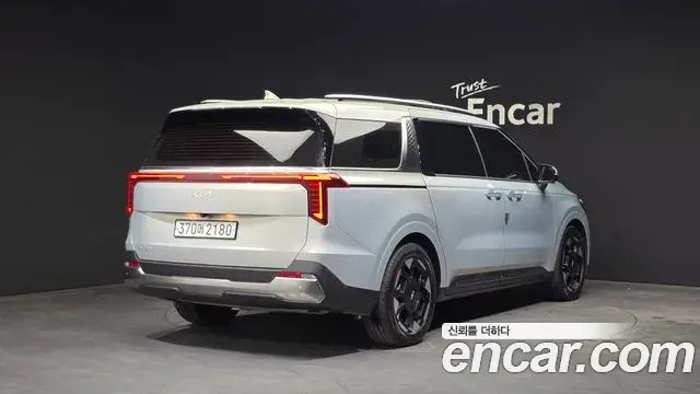 Kia Carnival 2023 — Фото 2/20