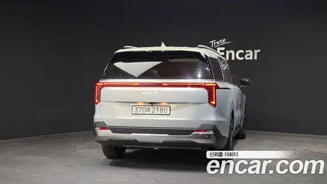 Kia Carnival 2023 — Фото 4/20