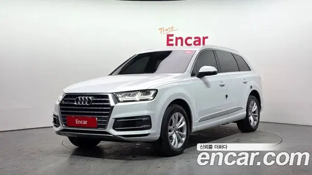 Audi Q7 2019 — Фото 1/20