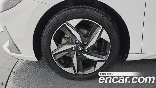 Hyundai The New Avante Hybrid 2021 — Photo 18/20