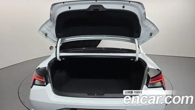 Hyundai The New Avante Hybrid 2021 — Photo 12/20