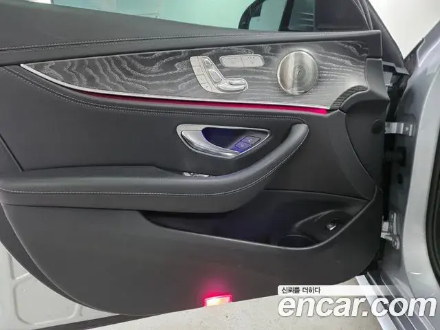 Mercedes-Benz E-Class 2022 — ფოტო 10/17