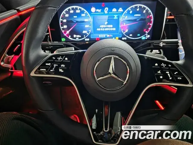 Mercedes-Benz E-Class 2024 — Photo 12/20