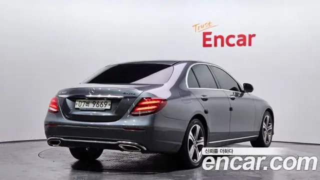 Mercedes-Benz E-Class 2018 — ფოტო 12/20