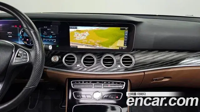 Mercedes-Benz E-Class 2018 — ფოტო 3/20
