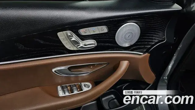 Mercedes-Benz E-Class 2018 — ფოტო 11/20