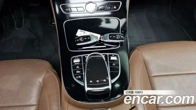 Mercedes-Benz E-Class 2018 — ფოტო 10/20