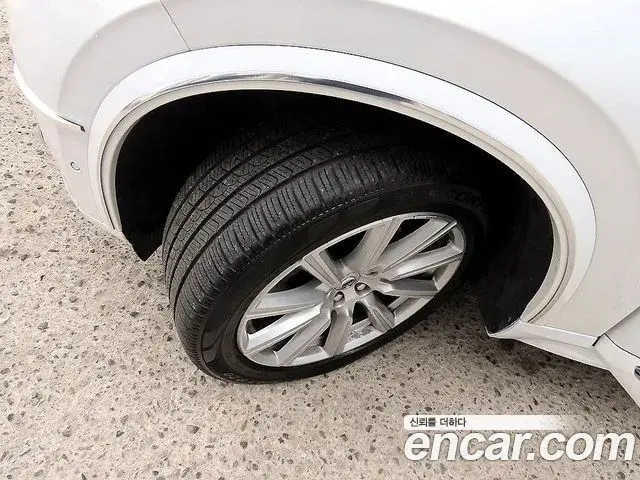 Volvo XC90 2019 — Photo 19/20