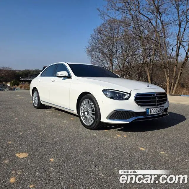 Mercedes-Benz E-Class 2022 — Photo 2/17