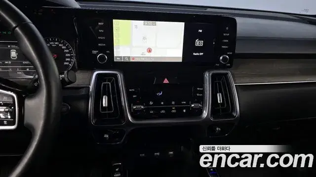 Kia Sorento 2023 — Photo 16/20