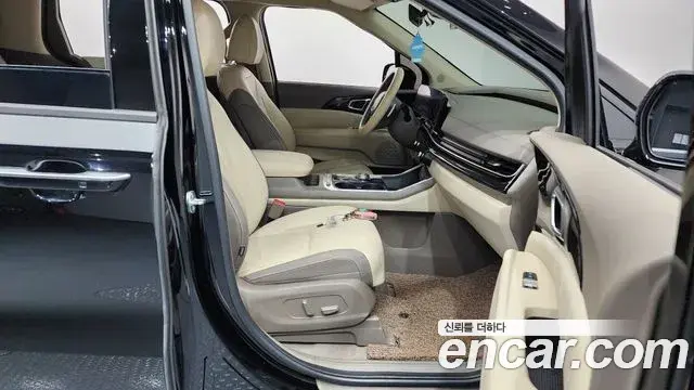 Kia Carnival 2023 — ფოტო 14/20