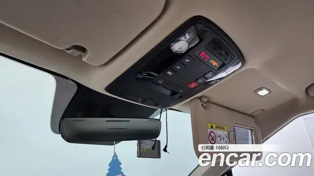 Kia Carnival 2023 — ფოტო 2/20