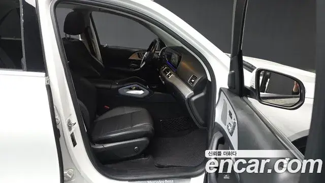 Mercedes-Benz GLE-Class 2020 — Photo 10/20