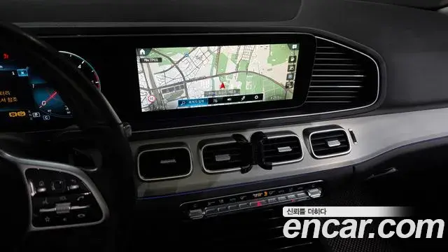 Mercedes-Benz GLE-Class 2020 — Photo 8/20