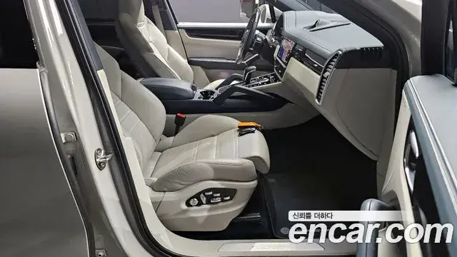 Porsche Cayenne 2021 — Фото 10/20