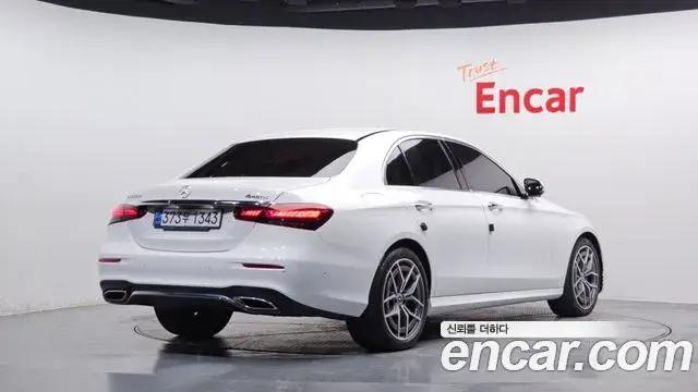 Mercedes-Benz E-Class 2022 — Photo 19/20