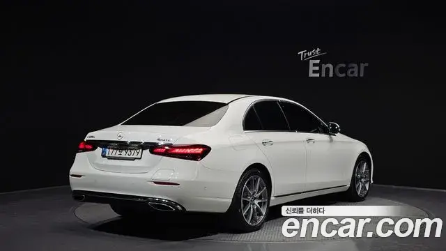 Mercedes-Benz E-Class 2022 — Şəkil 18/20