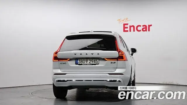 Volvo XC60 2022 — Photo 4/20