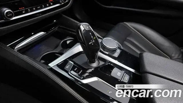 BMW 5 Series 2018 — Photo 18/20