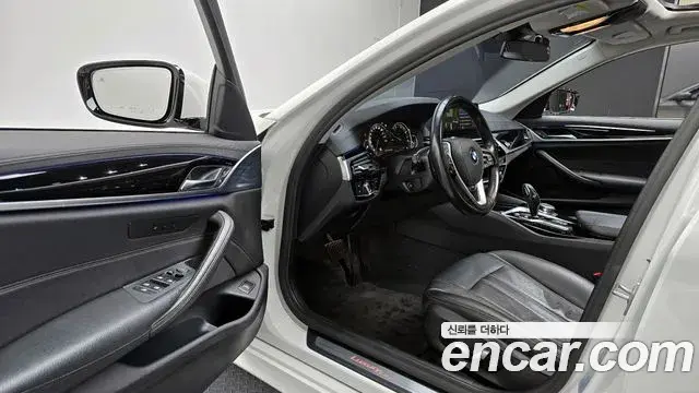 BMW 5 Series 2018 — Photo 19/20