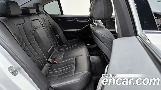 BMW 5 Series 2018 — Photo 7/20