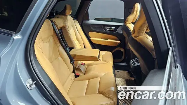 Volvo XC60 2022 — Şəkil 18/20