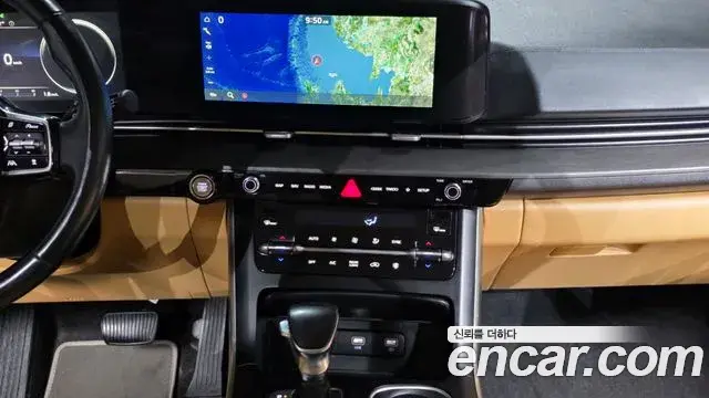 Kia Carnival 2021 — ფოტო 8/20