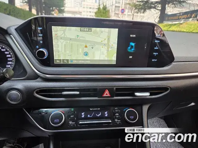 Hyundai Sonata Hybrid 2019 — Photo 11/20