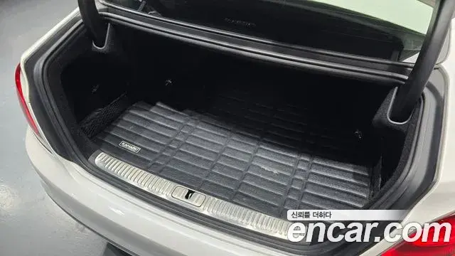 Kia The K9 2018 — Photo 11/20