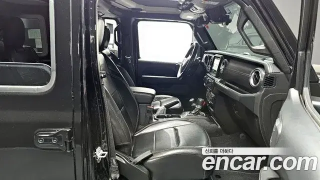 Jeep Wrangler 2019 — Фото 10/20