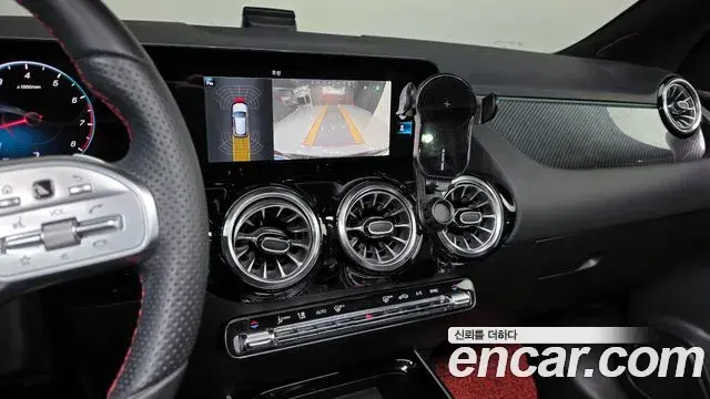 Mercedes-Benz GLA-Class 2022 — Photo 5/20