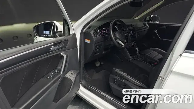 Volkswagen Tiguan 2021 — Şəkil 14/20