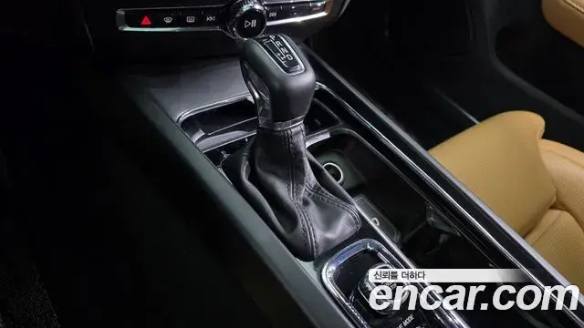 Volvo V60 Cross Country 2019 — ფოტო 14/20