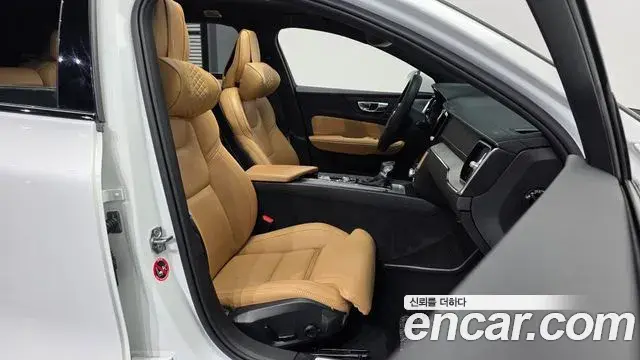 Volvo V60 Cross Country 2019 — ფოტო 1/20