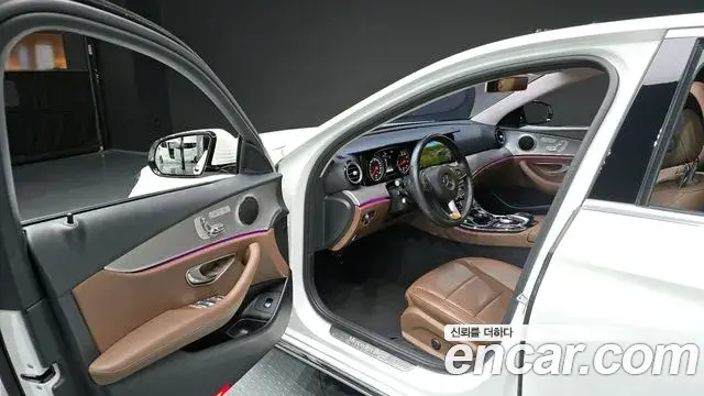 Mercedes-Benz E-Class 2018 — ფოტო 19/20