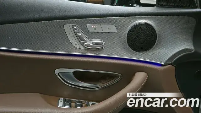 Mercedes-Benz E-Class 2018 — ფოტო 16/20