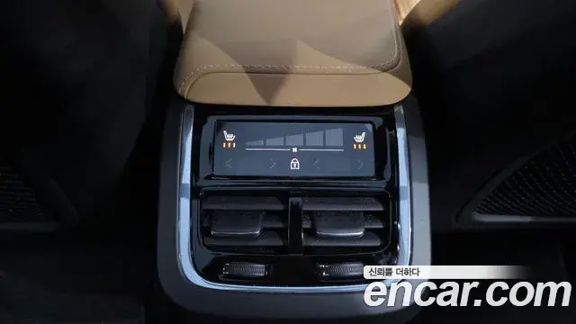 Volvo XC60 2024 — ფოტო 13/20