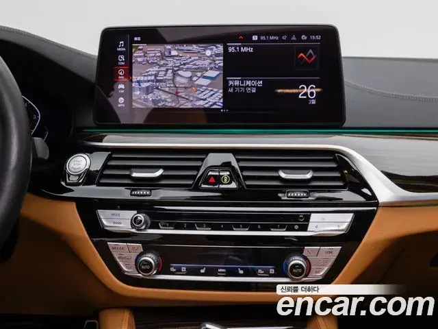 BMW 5 Series 2021 — Şəkil 8/20