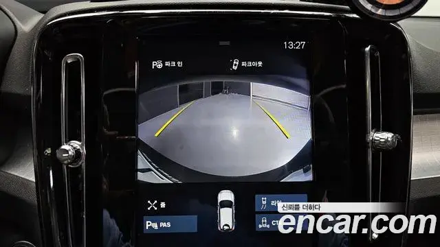 Volvo XC40 2019 — ფოტო 20/20