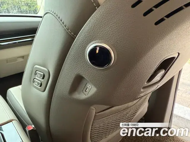 Kia Carnival 2024 — Фото 17/20