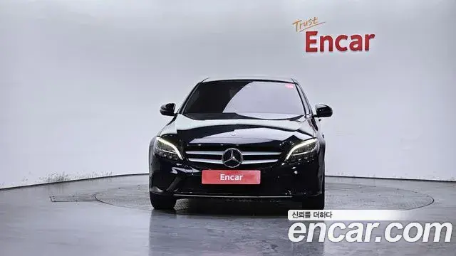 Mercedes-Benz C-Class 2019 — Photo 10/20