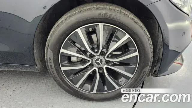 Mercedes-Benz C-Class 2019 — Photo 9/20