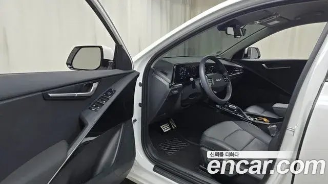 Kia Niro 2025 — Фото 10/20