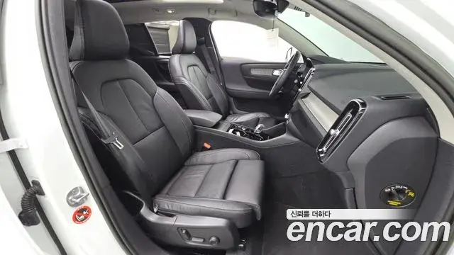 Volvo XC40 2022 — Фото 11/20