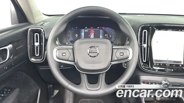 Volvo XC40 2022 — Фото 13/20