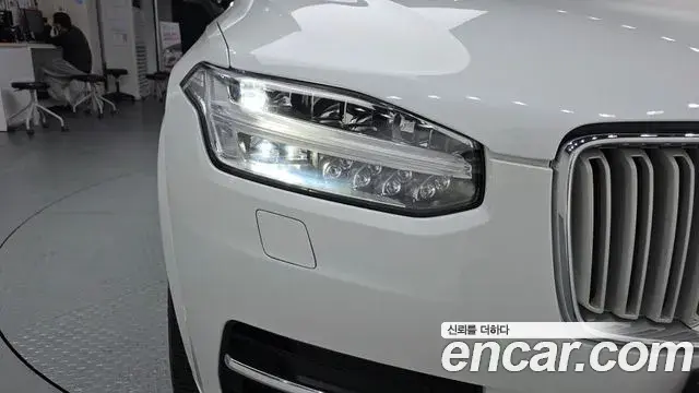 Volvo XC90 2019 — ფოტო 15/33