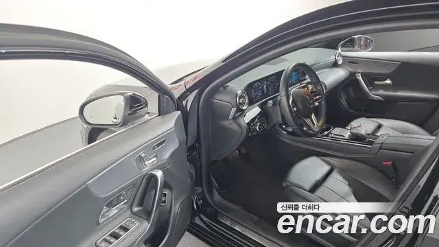 Mercedes-Benz A-Class 2021 — Photo 9/20