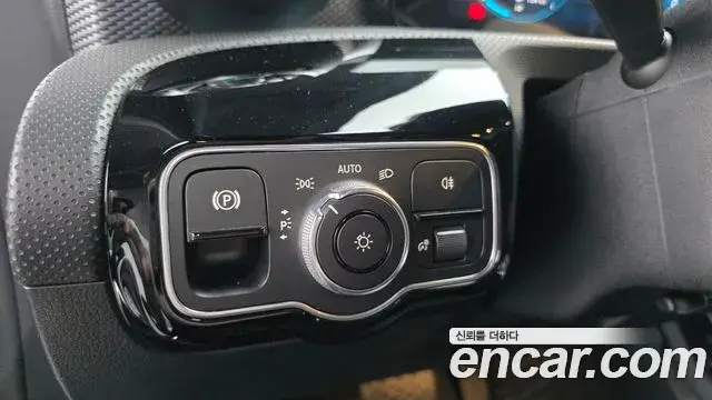 Mercedes-Benz A-Class 2021 — Photo 6/20